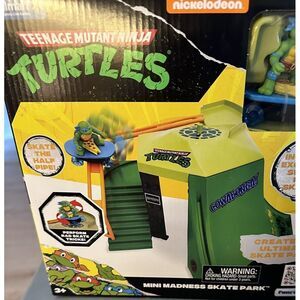 Teenage Mutant Turtle Madness Skate Park New in boxChristmas?Birthday?Orig 49.99
